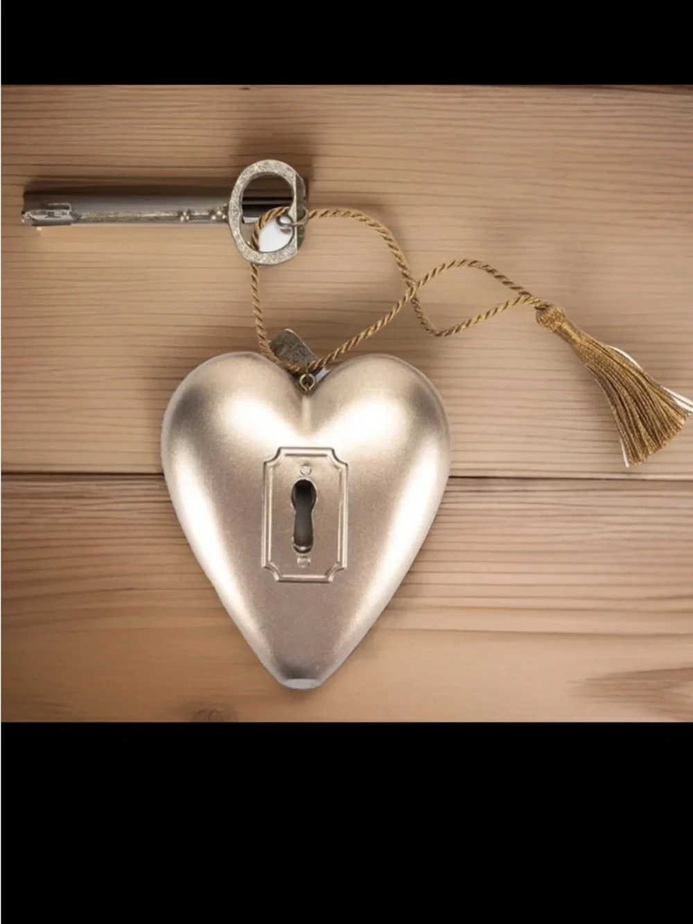 DEMDACO Art Heart Ornament Wendy Wiinanen Nativity Tassel Vintage Key Stand